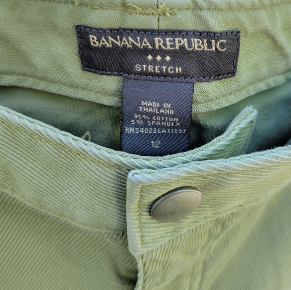 Banana Republic Y2K Utility Cargo Crop Pants in Military Green Size 12 - Picture 3 of 4